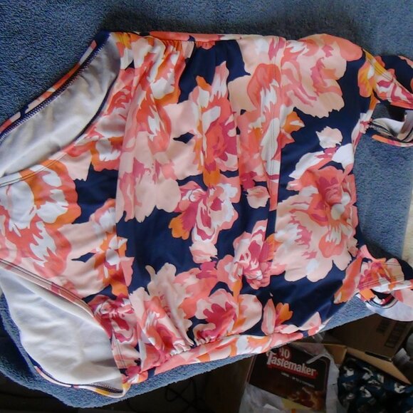 Kona Sol Full Cov Floral Raffle Sleeve Tummy Control One Piece Swimsuit 14 - 22 - Picture 12 of 14